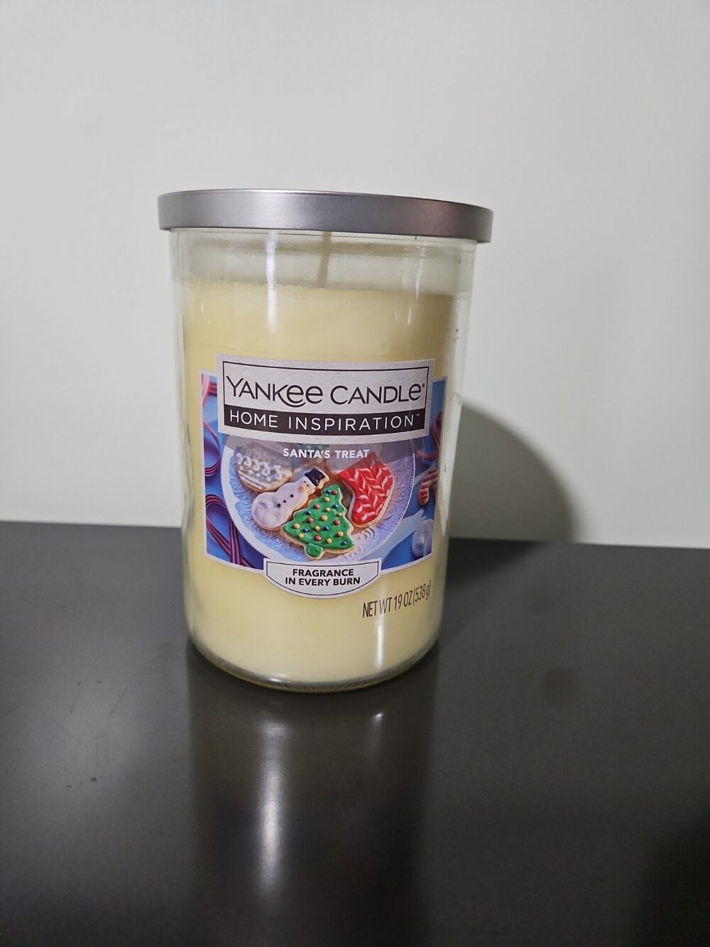 SANTA'S TREAT 2 Wick 19 oz Candle by Yankee Candle NEW